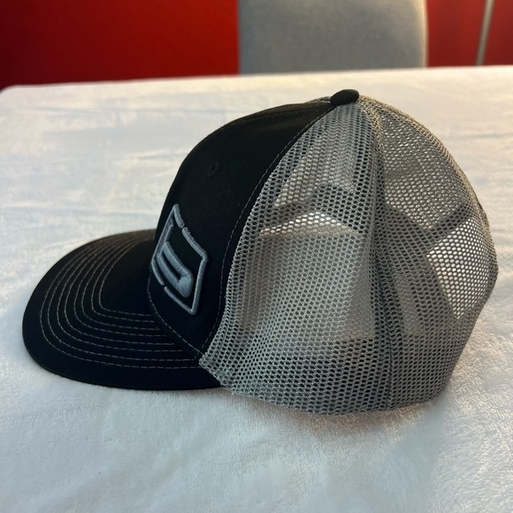 Banded Black and Gray Trucker Hat hand wash only breathable mesh adjustable - Picture 2 of 6